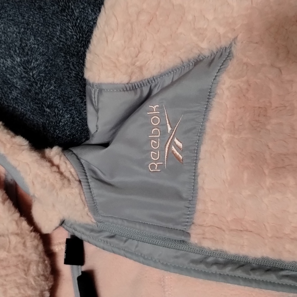 Girls Reebok fuzzy jacket - Picture 2 of 4